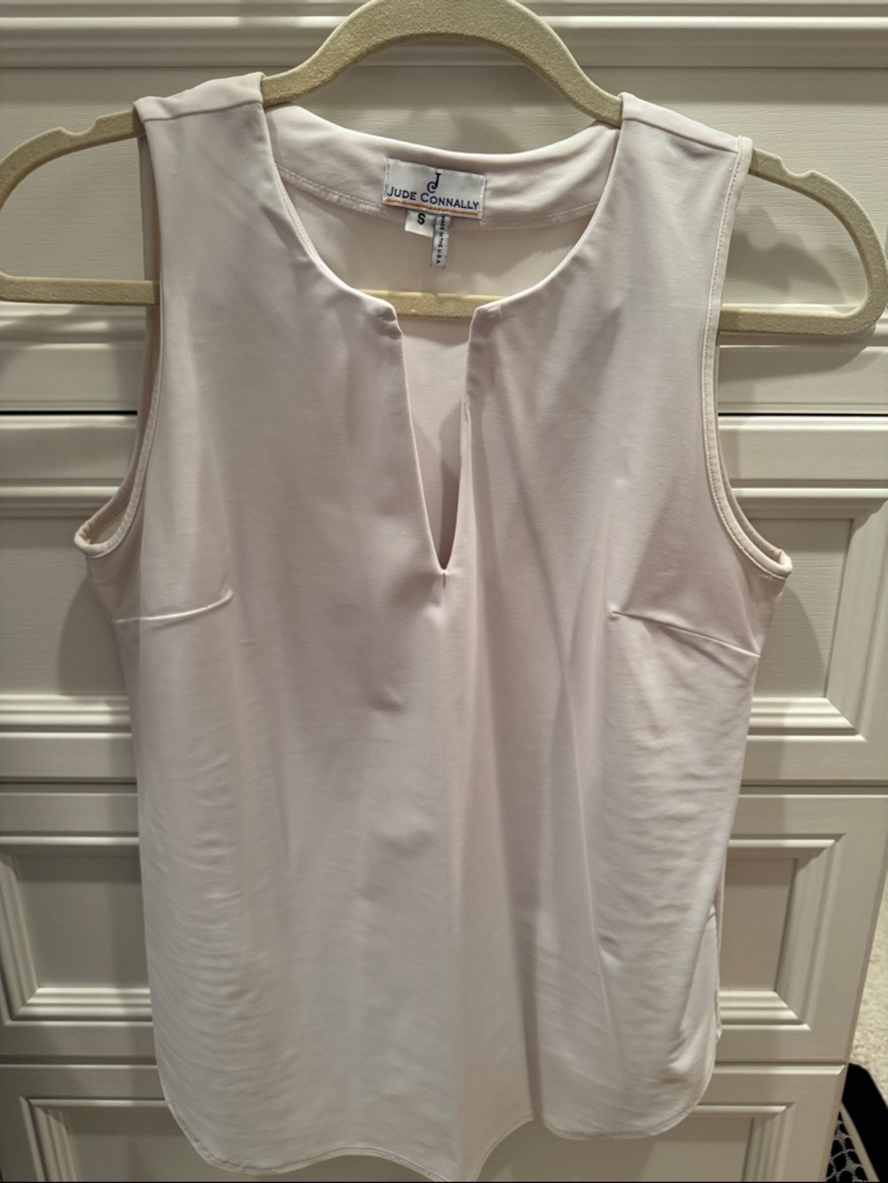 Jude Connally white Sleeveless Split-Neck Top